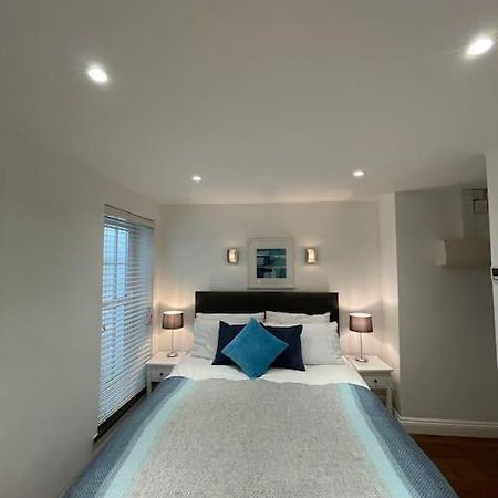 Fuchsia Cottage Flushing Экстерьер фото